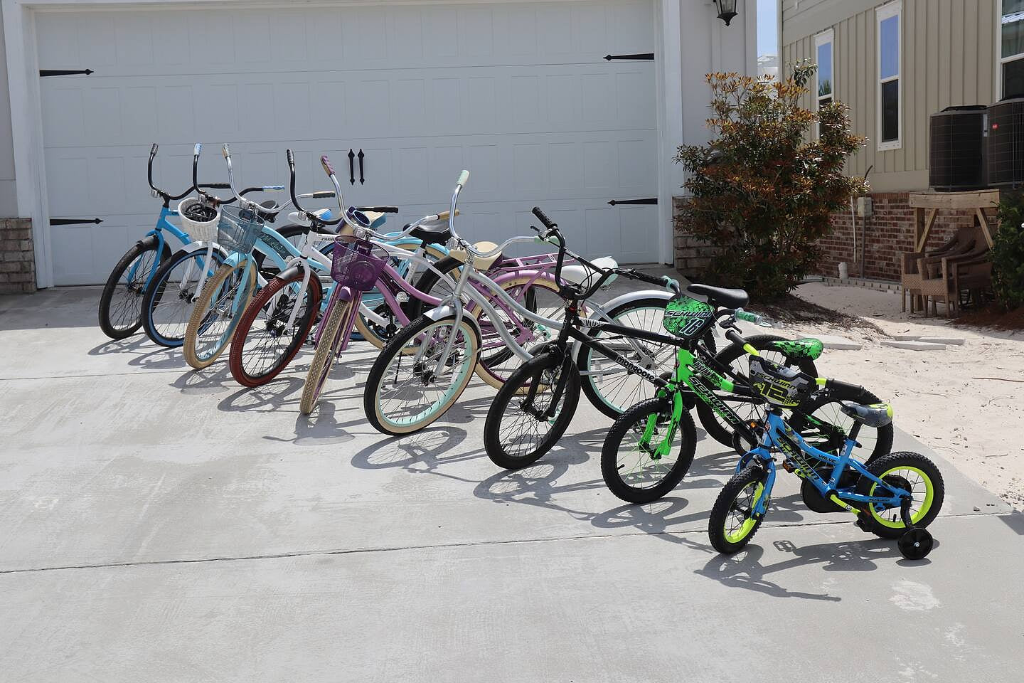 "Shipwrecked" provides a large assortment of bikes, even a couple with training wheels, for cruising around the 25+ miles of the Gulf State Park or to the beach. (Bring your own helmets!) Direct access to the park is across from the house & pool.