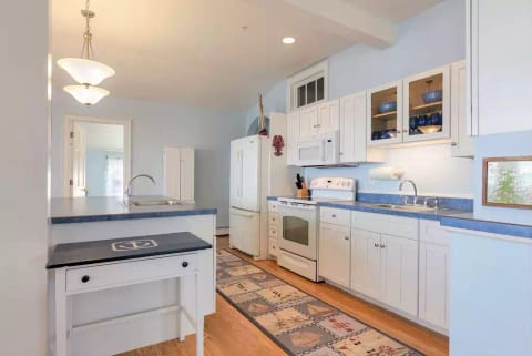 kitchen - lots of food prep area, 2 sinks and large island