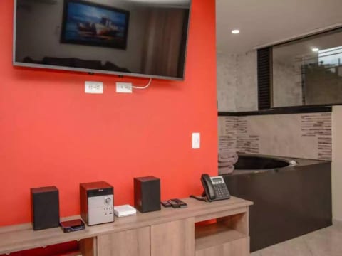 Two bedroom apartment AC and hot tub in lleras