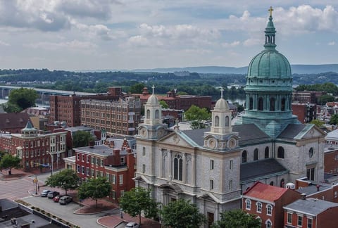 Downtown Harrisburg only 3 miles away