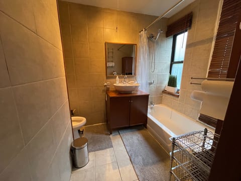 Clean Spacious walk to Central Park Short Term OK