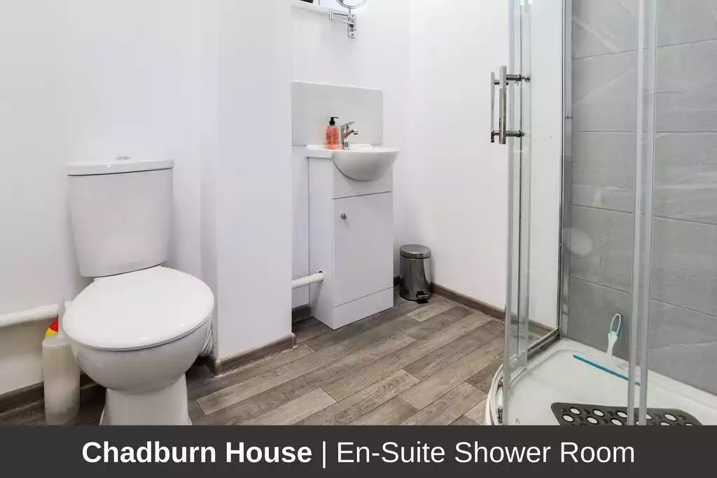 en-suite-4-bedrooms-for-8-netflix-parking/