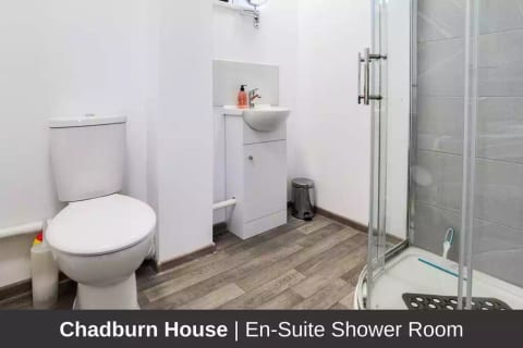  En-suite 4 bedrooms for 8  Netflix  Parking 