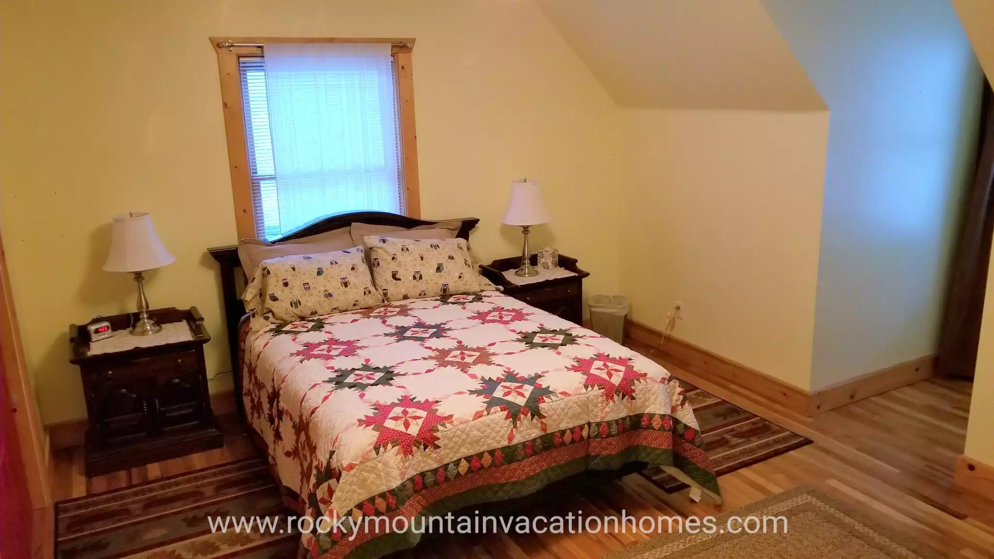 Owl Bedroom - Queen bed. 