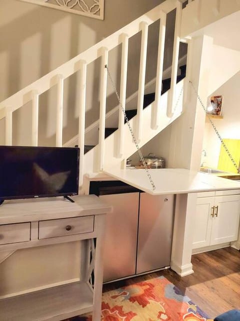 CuteCozy-Tiny Loft near NC State