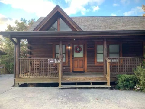 Beautiful Whispering Timbers Cabin