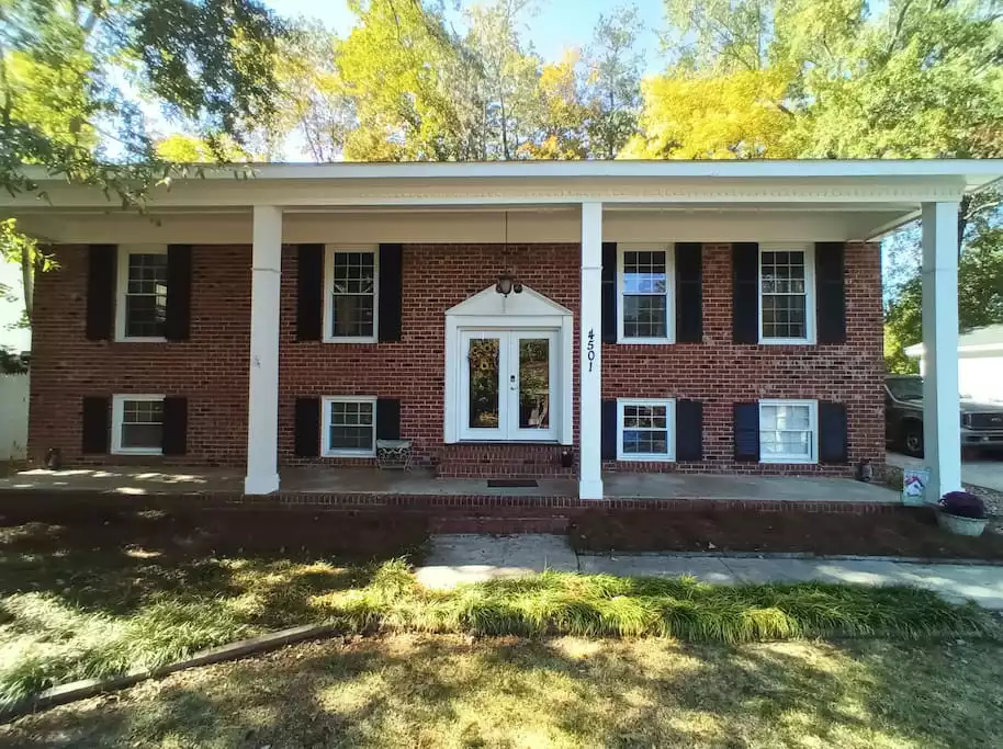 Cheerful Family-Friendly Home: Ample Outdoor Space - Raleigh