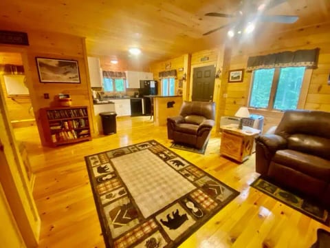 Couples Getaway Log Cabin in the White Mountains
