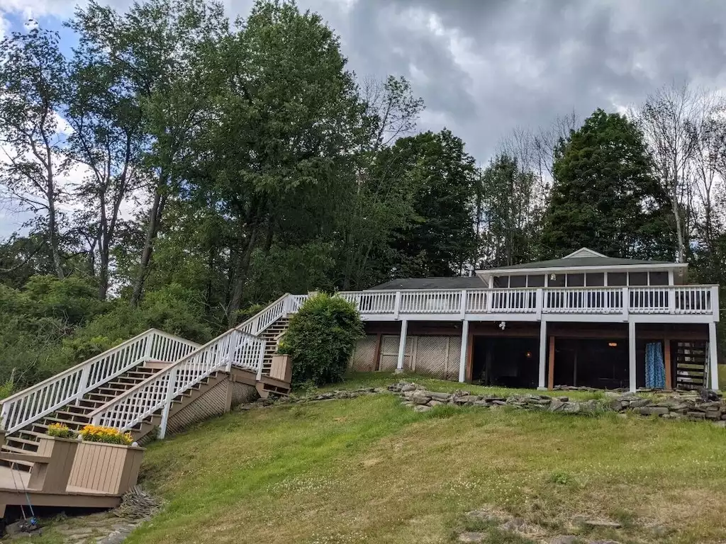 We recently painted our large walk out deck and all the stairs. We recently painted our large walk out deck and all the stairs. - Legacy Lake House - Kingsley
