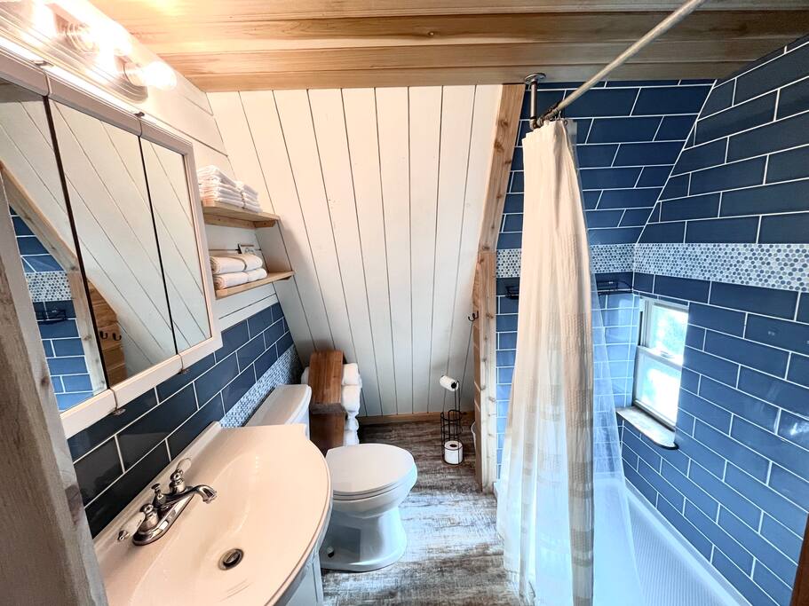 newly updated bathroom with towels stocked for your stay - LakeFire Cabin - Eufaula