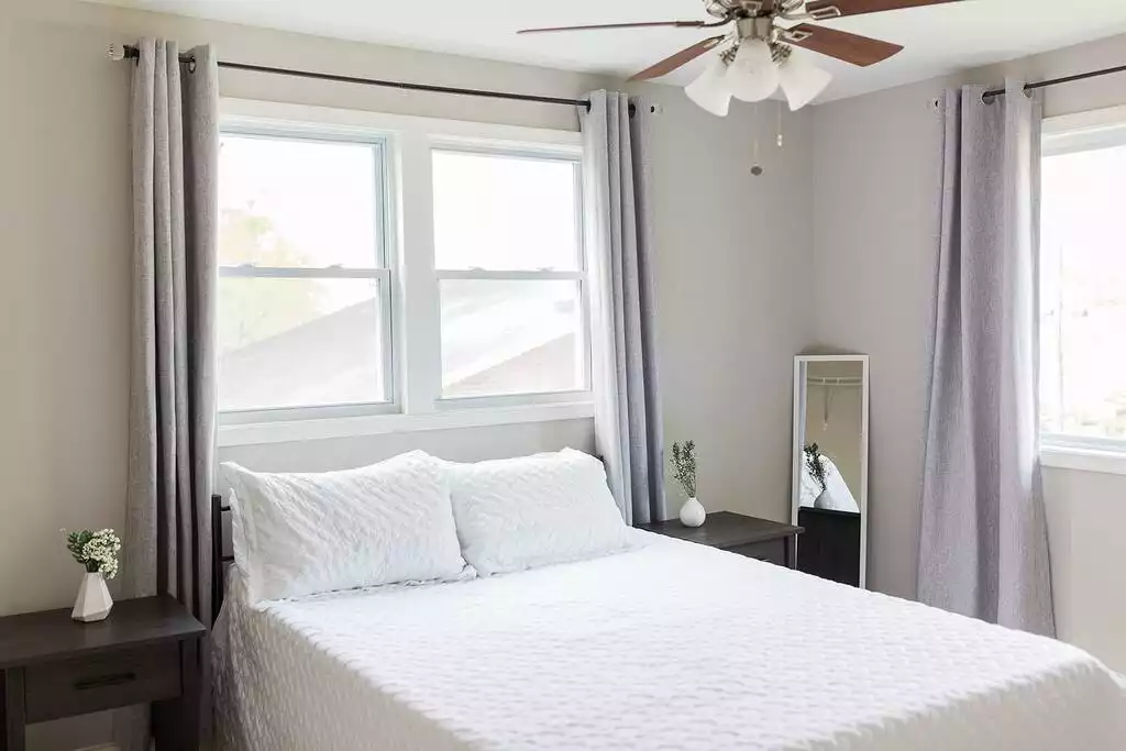 Master bedroom with ensuite bathroom - Hershey Lane Home and Yard - Alexandria