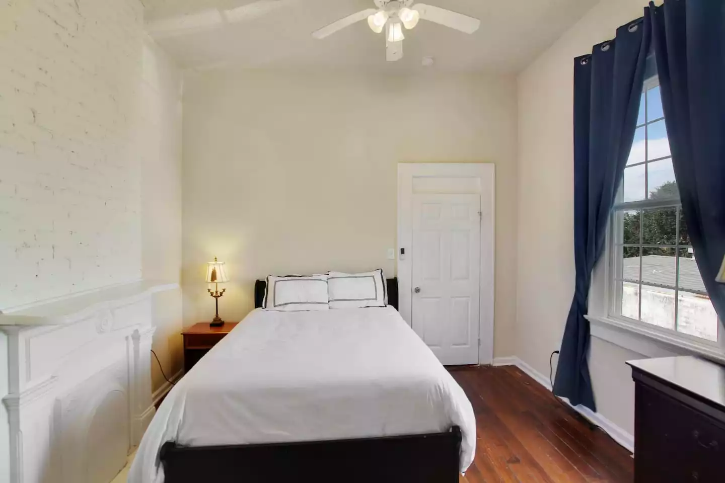 Bedroom 4 - upstairs - 1 queen bed. Smart tv. Memory foam gel mattress. Bedroom 4 - upstairs - 1 queen bed. Smart tv. Memory foam gel mattress. - Unit 1 – Charming Authentic Mid City! - New Orleans
