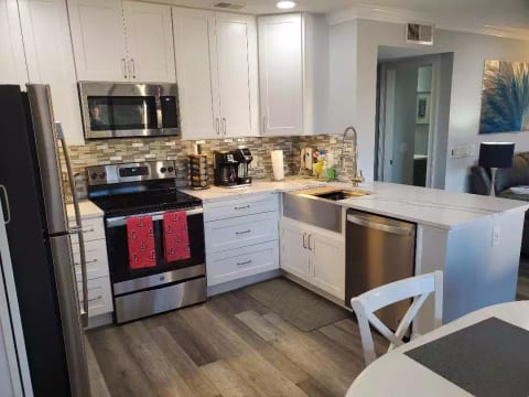 NEW Kitchen with farm sink, 42" cabinets. stainless appliances
