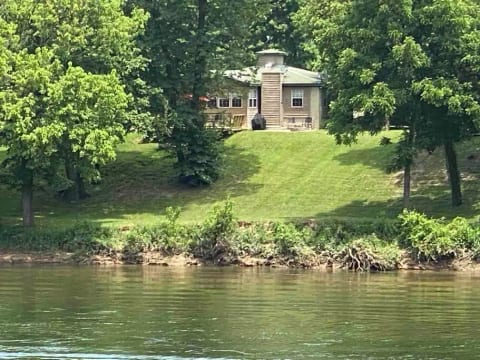 Heron Place-Relax by the Majestic White River