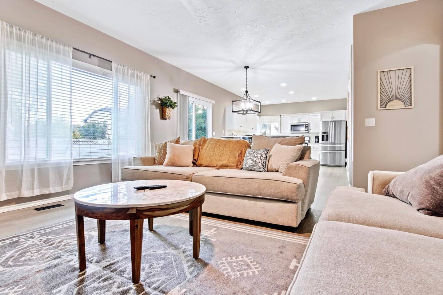 gorgeous-4-bedroom-home-with-pool-access/