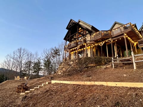 Newski's Mountaintop Lodge, Lake Lure