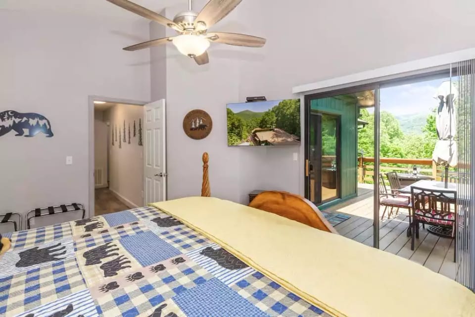 Enjoy the 48” TV in the master bed with a king comfy bed. The bed also has a heated mattress pad for those cold nights and direct access to the side deck and Master Bathroom.