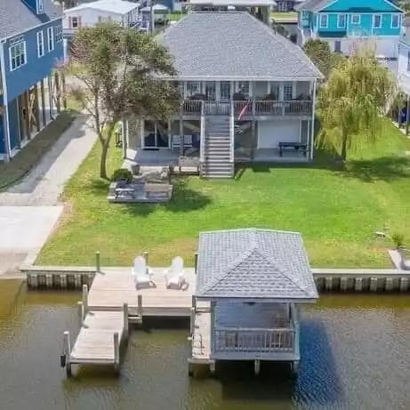 Canal living at its best!