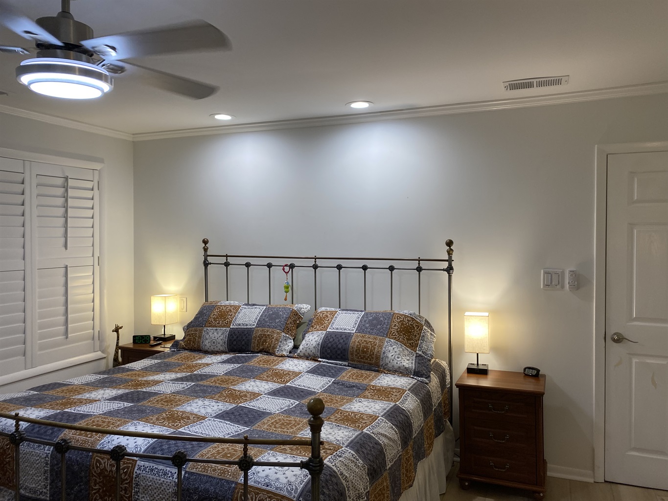 Main bedroom with king size bed