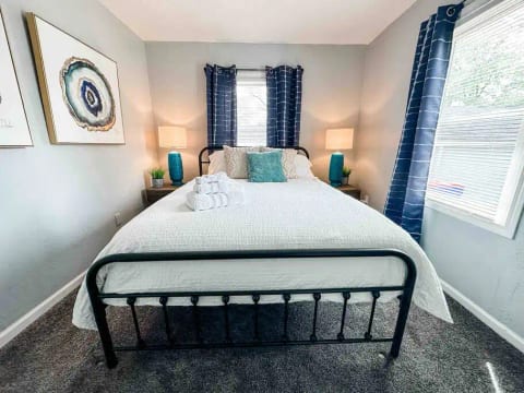 Cozy and Convenient 2BR in Prime Central Location
