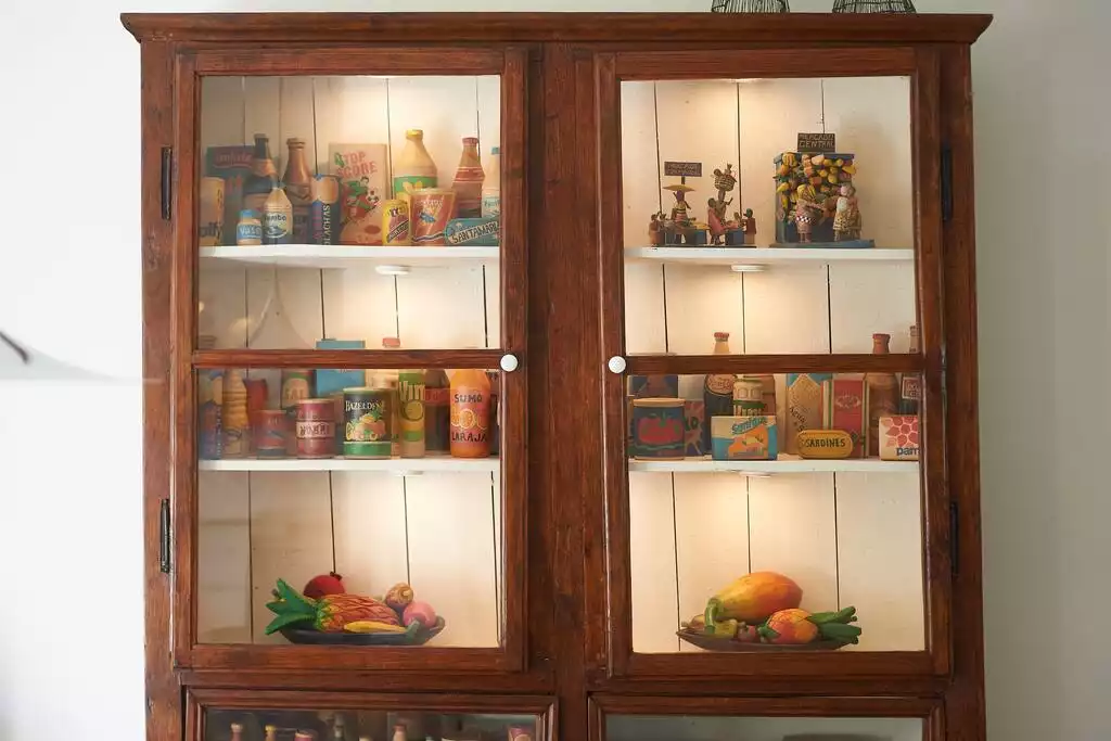 The Mozambique collection meets the Portuguese Grocery shop cupboard. A collection of mementos - Casa da Laurentina: Lisbon Charm & Garden - Lisbon