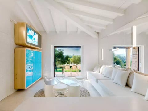 House Boat Medium