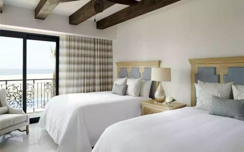 2 Queen beds