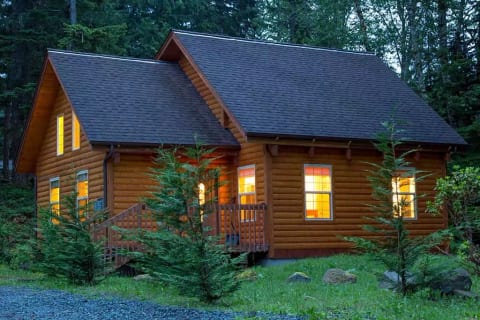 All of the charm of a "log-cabin," the modern Wildflower Cabin is well equipped for your enjoyment as you visit Mt. Rainier.