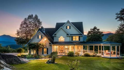 "Spacious and comfortable for large family reunions and friends get-aways!"