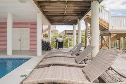 Oceanfront Serenity* Private Pool & Beach Walkway