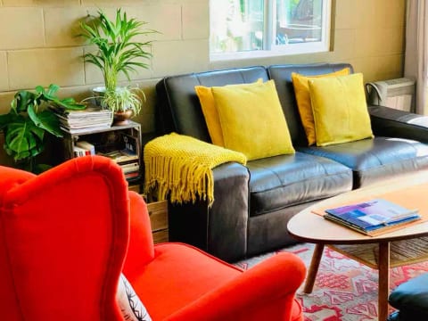 “Great little place, stylishly furnished, with all amenities. Lovely garden with flowers and plenty of birds and butterflies and great views of bridges!” ~ Airbnb Guest Gabriella, May 2019