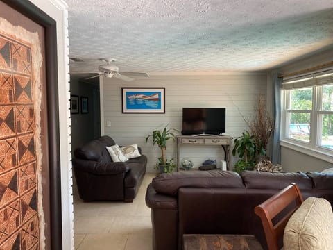 Shiplap Pool Cottage @ Beach 5/2