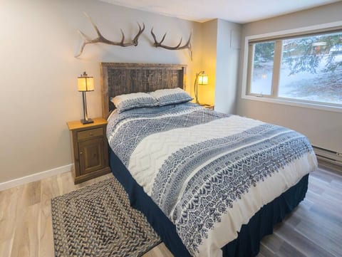 Mountain Getaway | Ski In/Out | Hot Tub | Sleeps 8