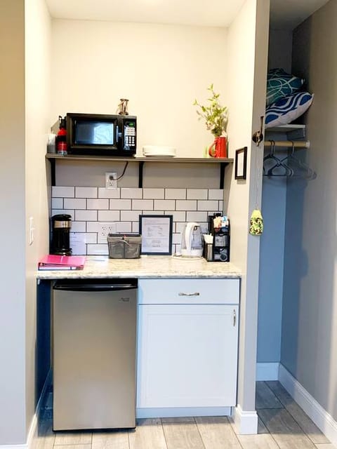 Private 2nd Floor Studio, Historic South St. Louis