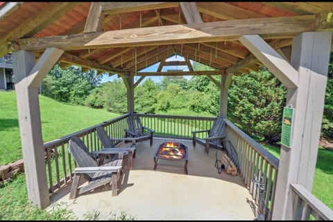 Birds Eye Cabin: Sunset & Starry Retreat