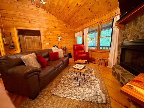 The Woods At Whitetail Ridge- 2 fireplaces-
