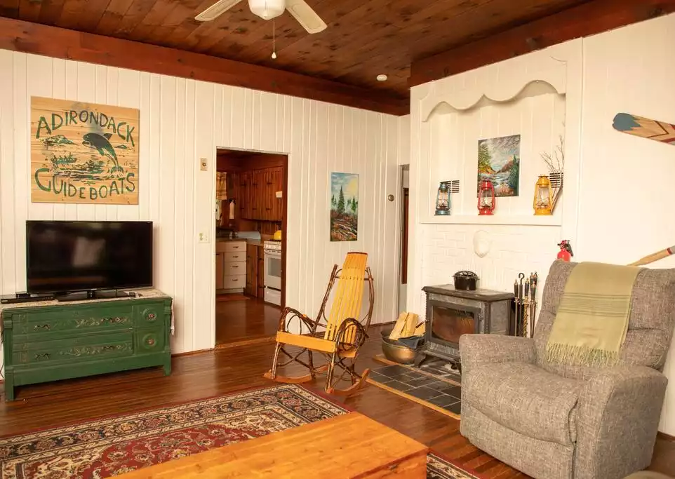 TV w/ AppleTV to access your streaming apps.  Shows should be downloaded prior to arrival. - Camp Pocomoonshine - Cozy/Lake Access/Hot Tub - Keeseville