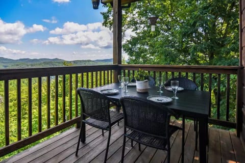 5⭐️View - Hot Tub, Arcade, Pool Table & WiFi