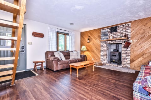 Living room ( fireplace is not for use)