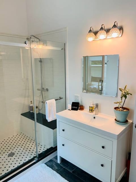 Modern Cottage Hideaway • Magnolia Park • Studios