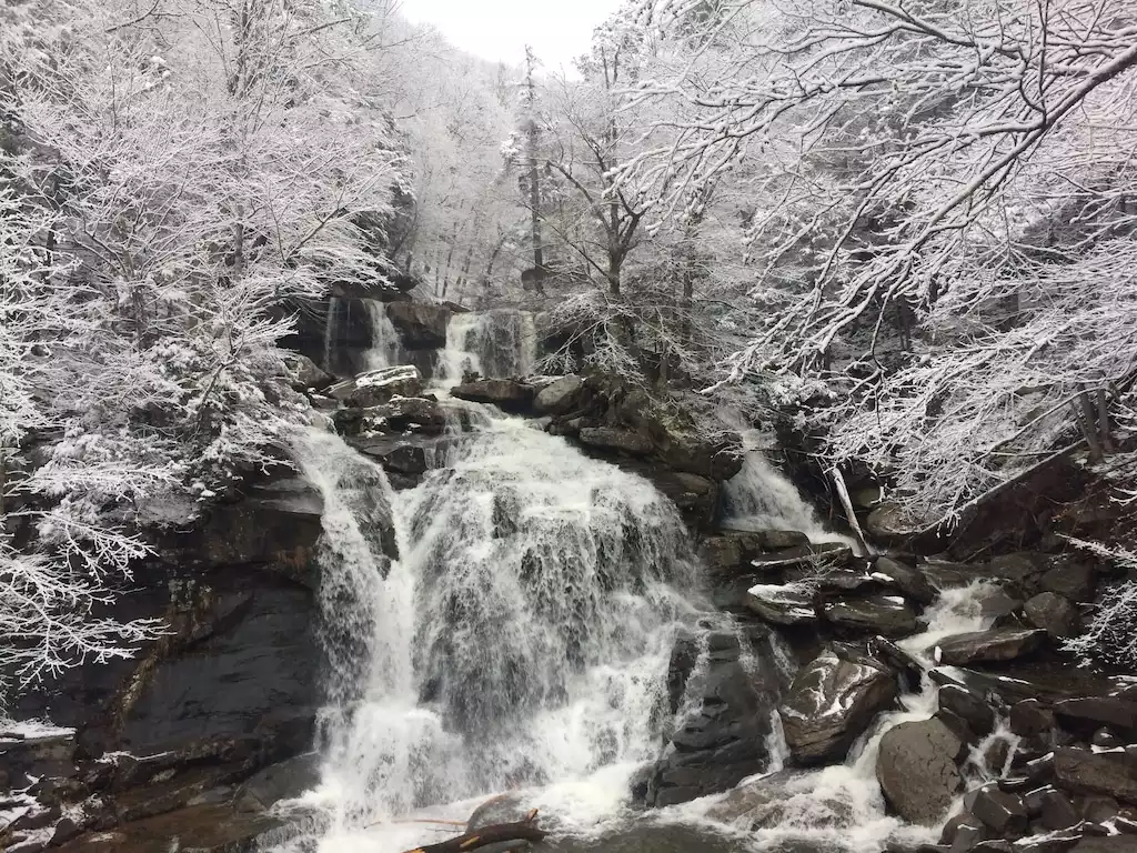 Kaaterskill falls in Winter - Mountain Chalet - Lanesville