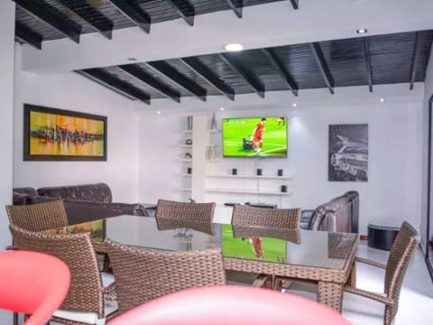 6 Bedroom Apartment AC hot tub