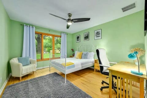 Lovely Three Bedroom Unit On Creek