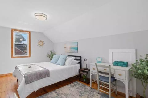 Spacious Second floor Queen bedroom with comfy mattress & vanity/desk.