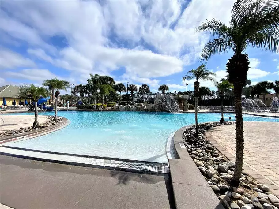 Zero entry pool, slide and spa grotto - 5mi Disney* Immersive Themes* Outdoor Pool & Movie - Kissimmee