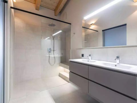 Penthouse mit 3 Schlafzimmern & Kamin