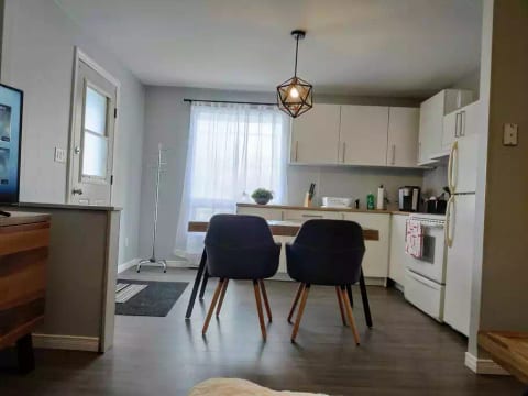 THE LOFT. One-Bedroom Apartment