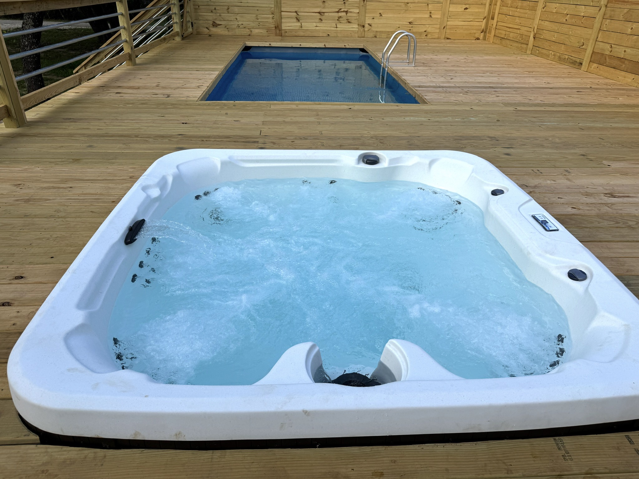 Enjoy a soak in the hot tub! Enjoy a soak in the hot tub! - Fredericksburg Log Cabin - Fredericksburg