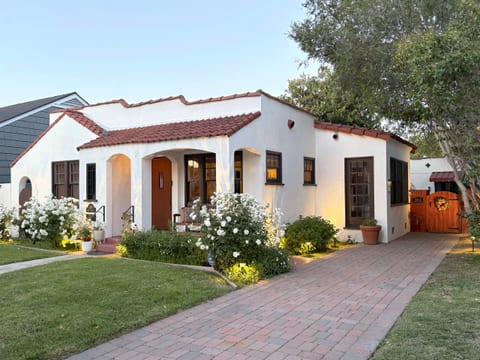 Curb appeal in a tranquil and upscale residential neighborhood. (front house)
