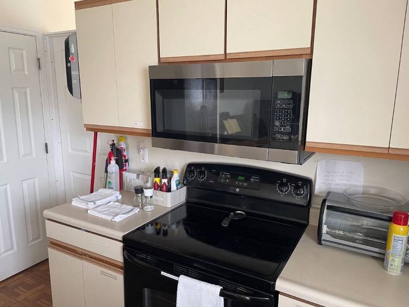 Big Private Room * Comfy Extended Stays * Laundry image 3 Large Furnished Private Room for Extended Stays